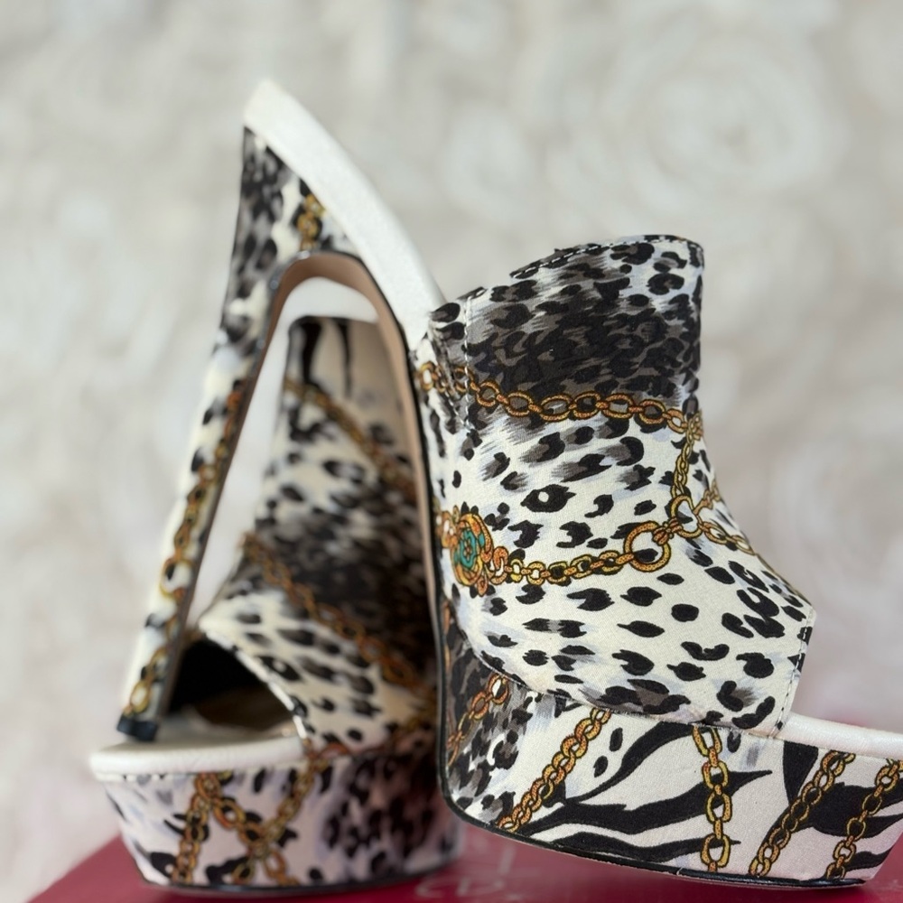 Shoe Dazzle Leopard and Chain Platform Heels 4.5”